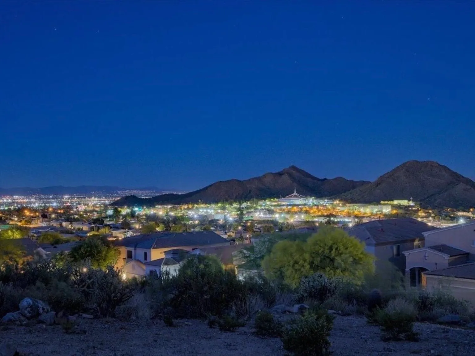 3 bed, 3.5 bath, 4506 sqft, $5,950 — Photo 3
