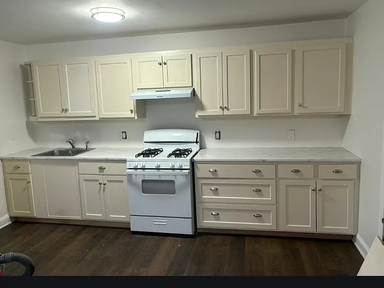 1466 E Main St #1 — Photo 6