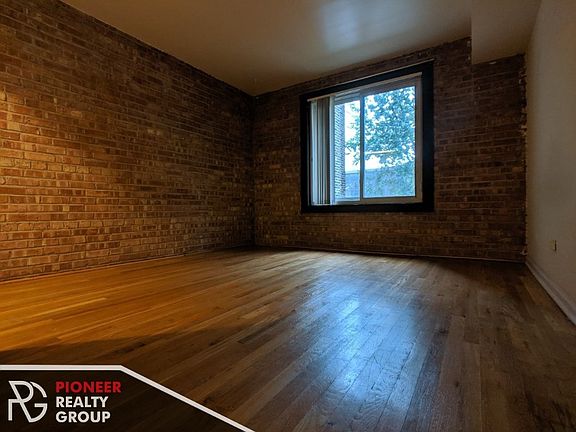 2nd image of 1220 N La Salle Dr #1220A2