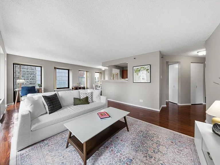 Axis Apartments and Lofts — Photo 19