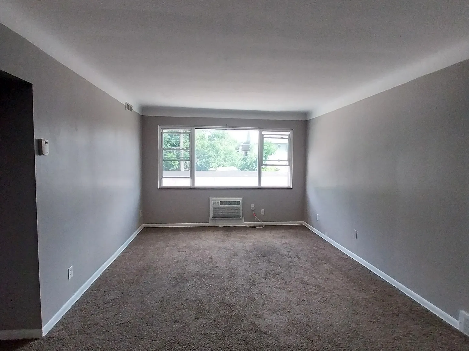 17808 Lakeshore Boulevard — Photo 2
