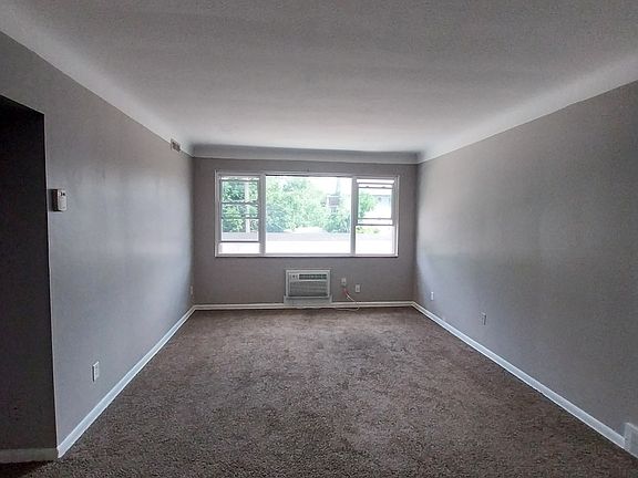 2nd image of 17808 Lakeshore Blvd