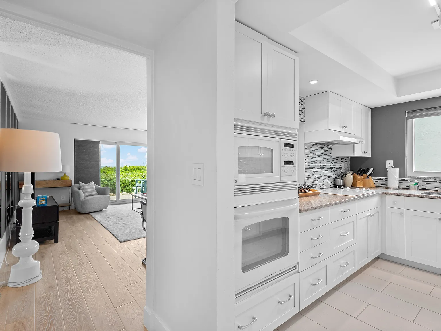 2 bed, 1073 sqft, $8,000 — Photo 4