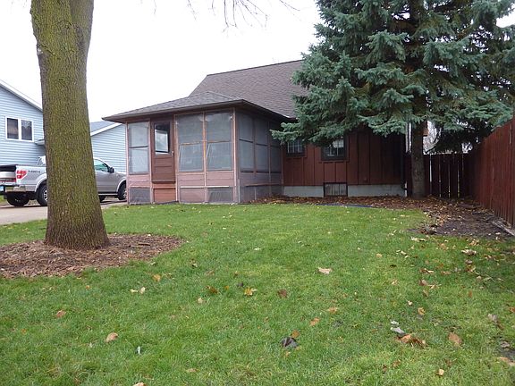 5th image of 1020 Macarthur Ave