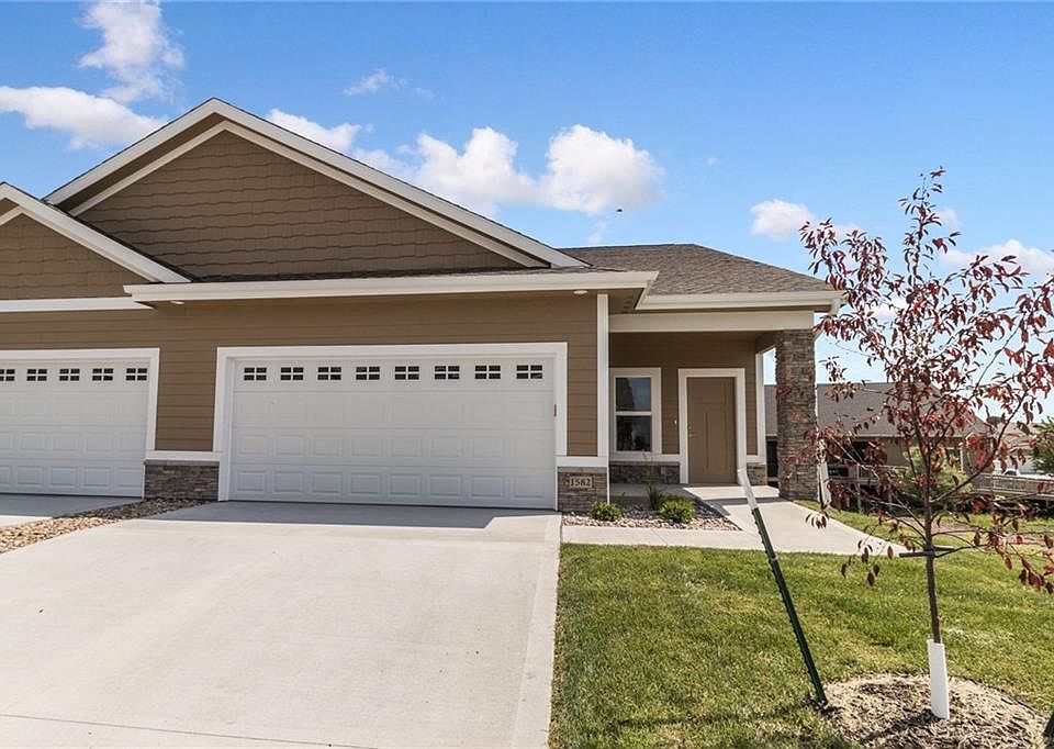 1st image of 1582 SE Blackthorne Dr