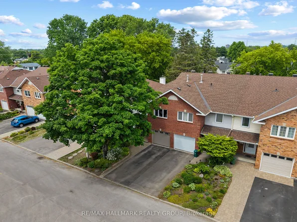 20 Royal Oak Ct, Ottawa, ON K1T 3N9