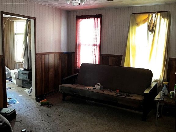4th image of 143 Pine St