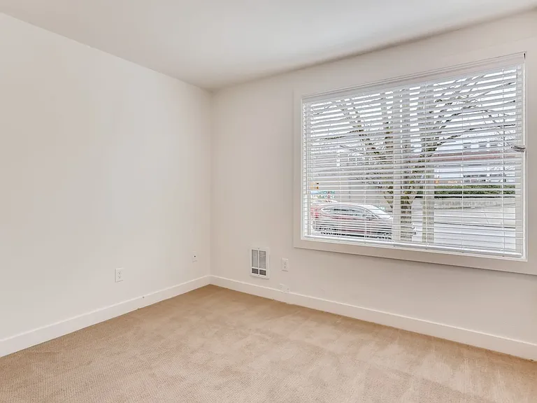 3200 E Union St — Photo 52