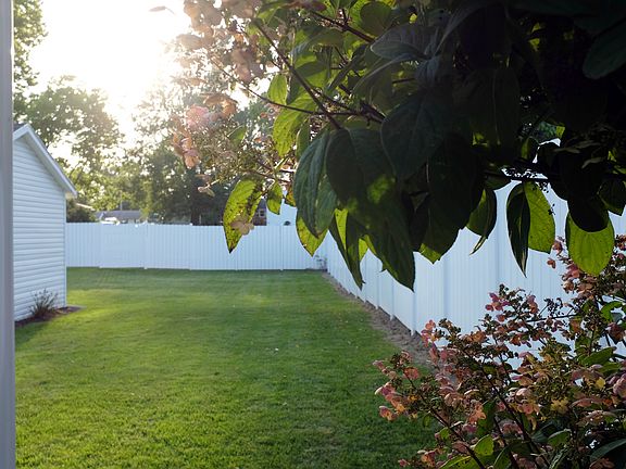 Vinyl fencing for privacy 