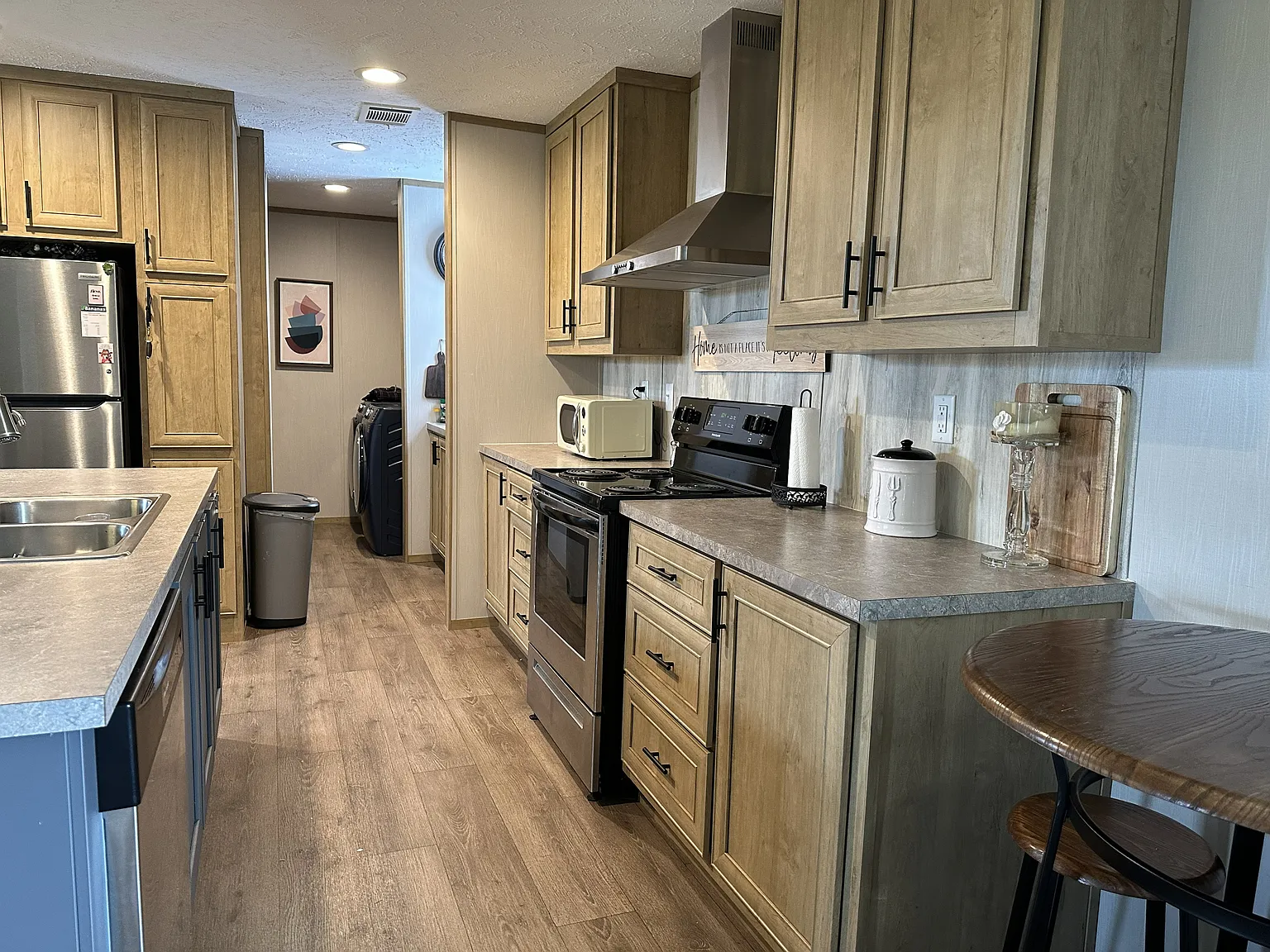 3 bed, 1216 sqft, $2,300 — Photo 3