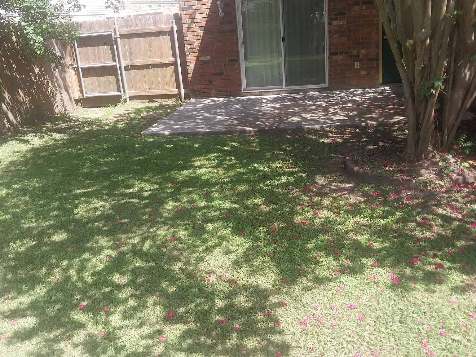3 bed, 1.5 bath, 1400 sqft, $1,600 — Photo 3