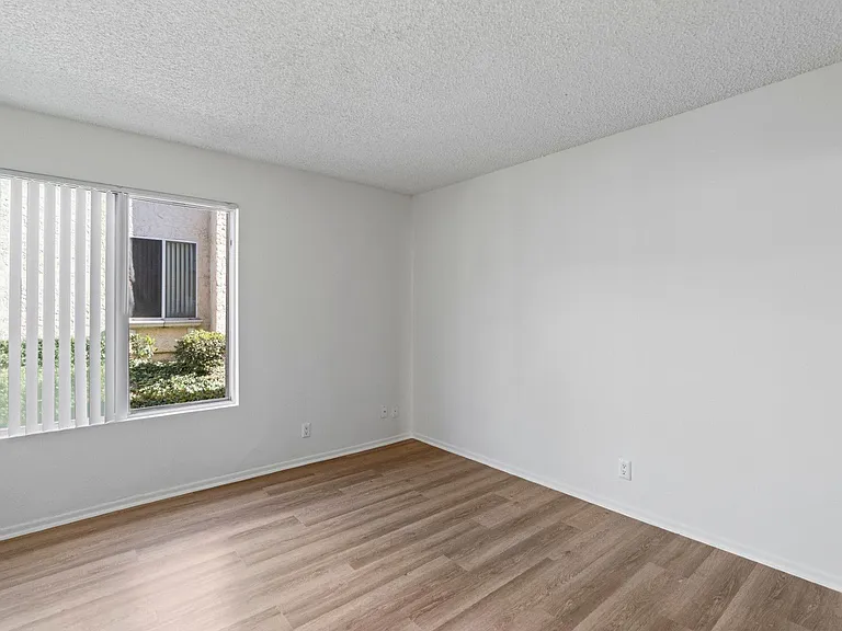 Bradbury Park Apartments — Photo 32
