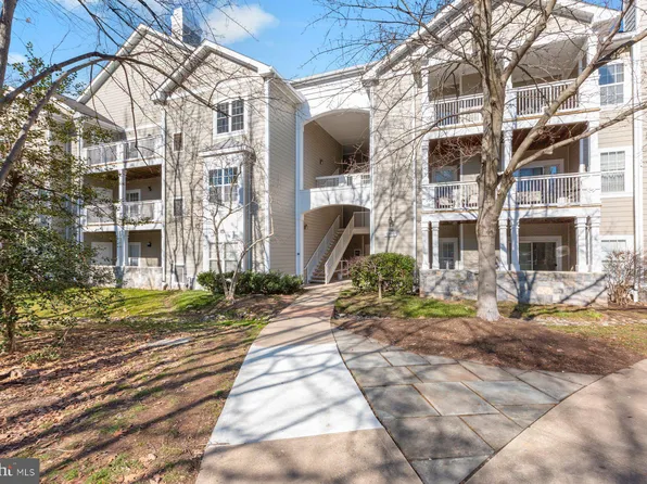 1700 Lake Shore Crest Dr APT 36, Reston, VA 20190