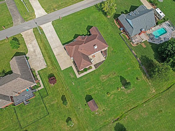 3rd image of 11 Brown Creek Dr