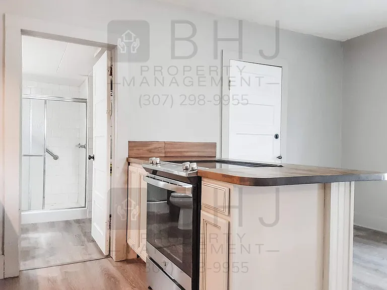 141 W 7th St — Photo 2