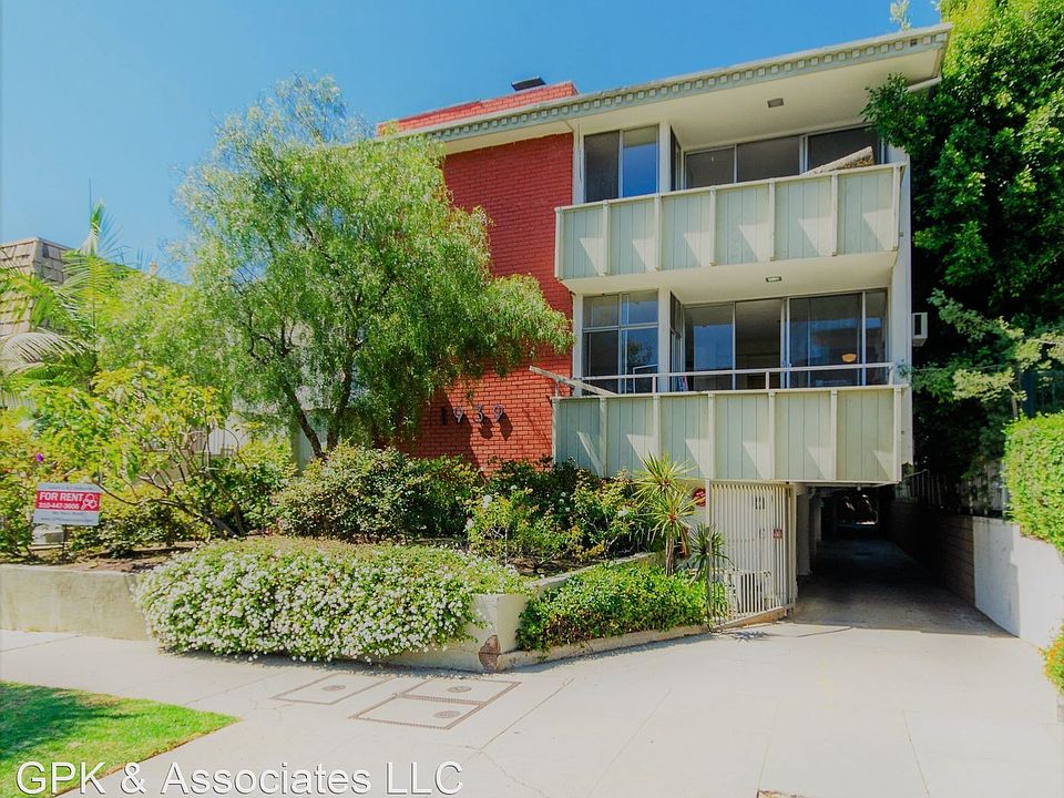 1st image of 11939 Darlington Ave APT 202