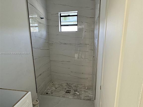 5th image of 5116/5118 30th St SW