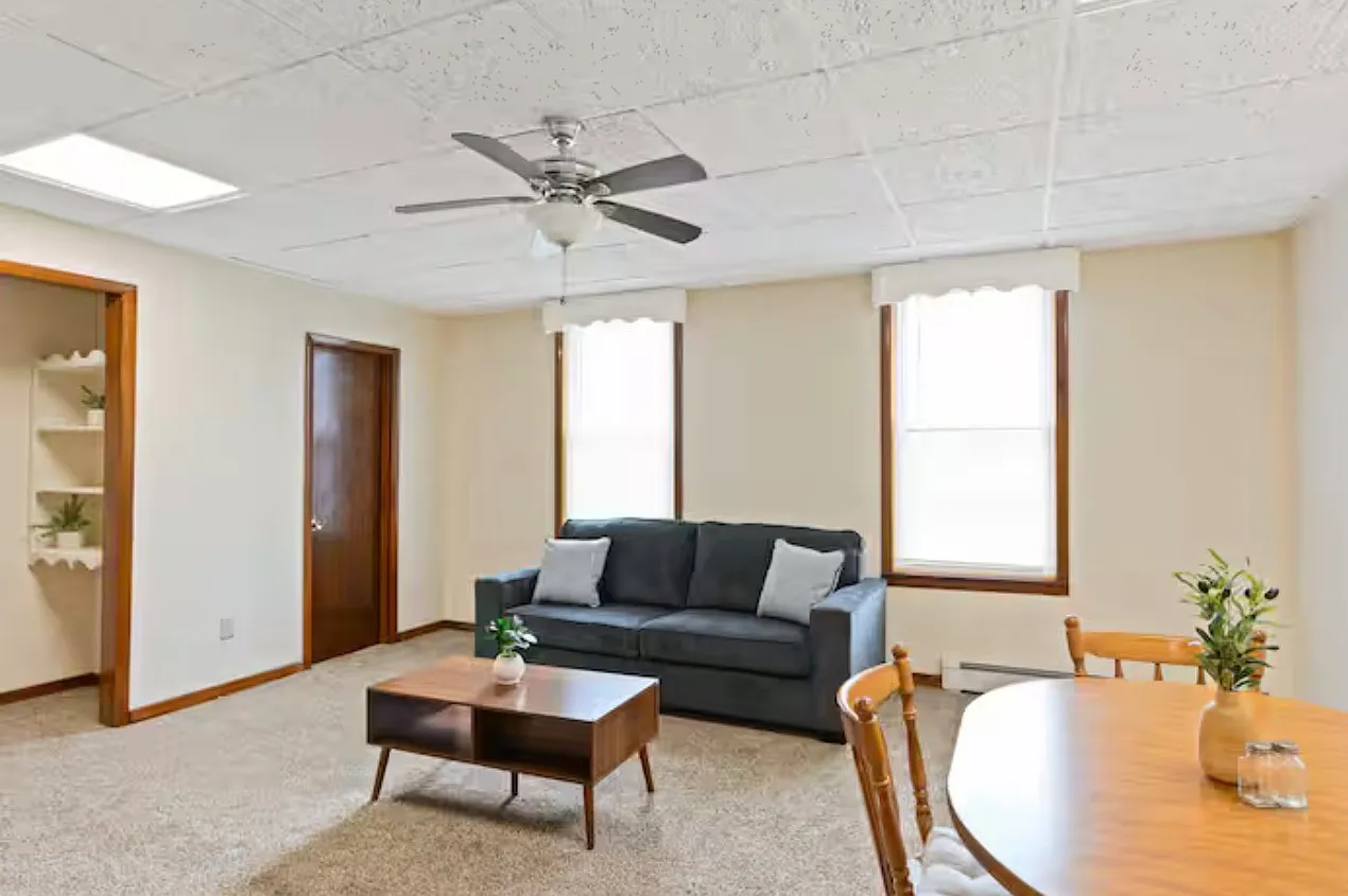 1 bed, 700 sqft, $2,000 — Photo 3