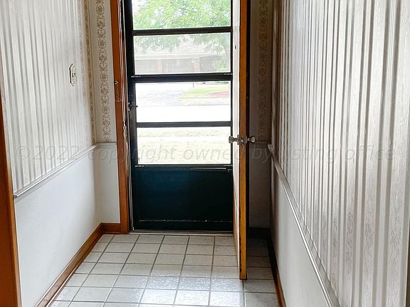 2nd image of 1813 Fir St