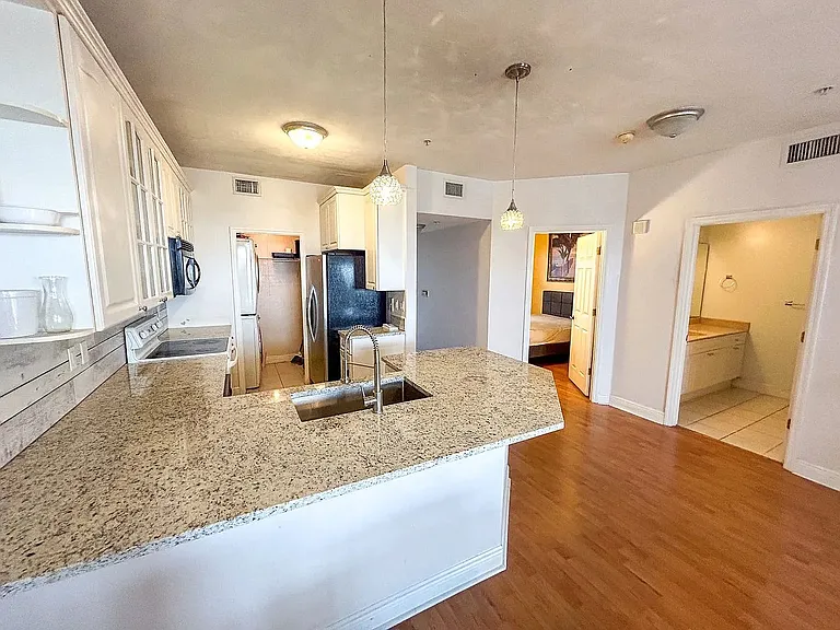 201 SE 2nd Ave #419 — Photo 7