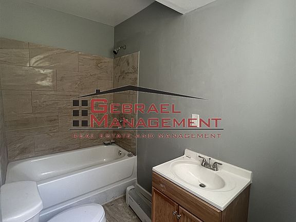 4th image of 3017 W Buena Vista St #B5