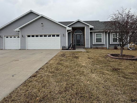 2nd image of 809 S Shimerda St