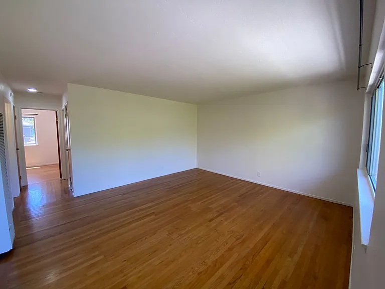 1642 Harmon St — Photo 4