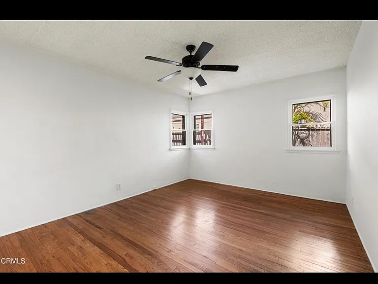 1563 Valencia Ave — Photo 28