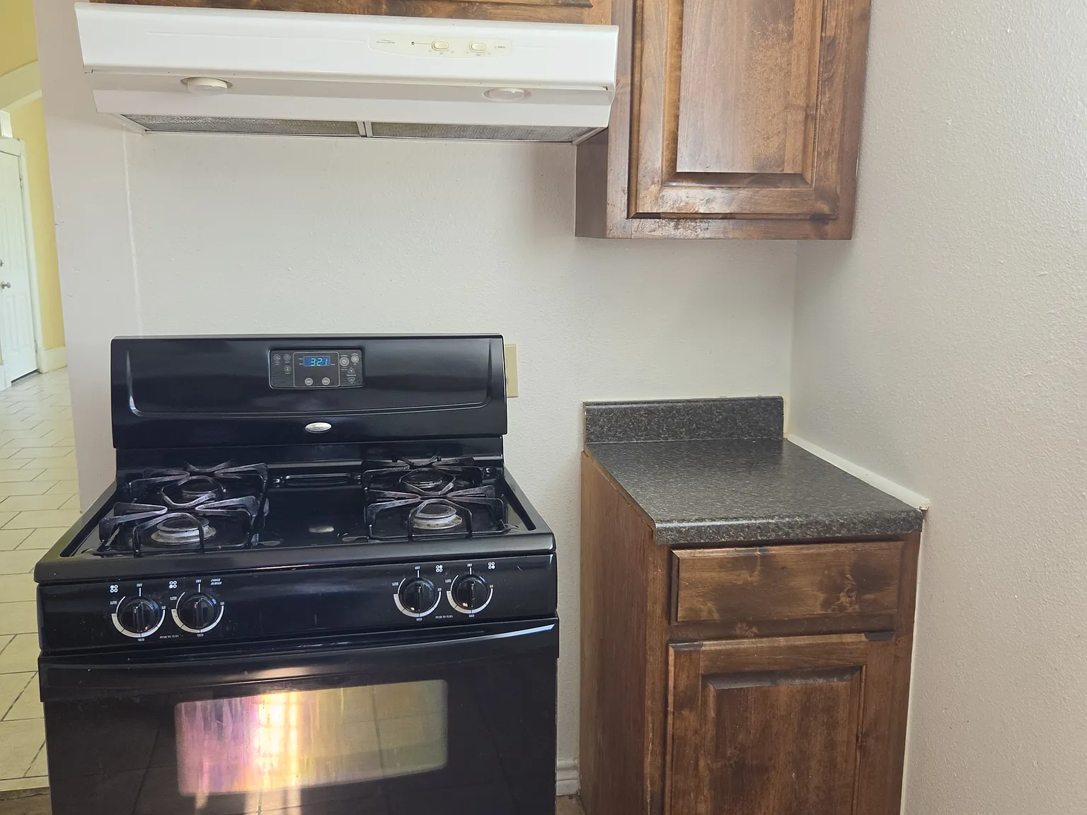 1 bed, 650 sqft, $975 — Photo 4