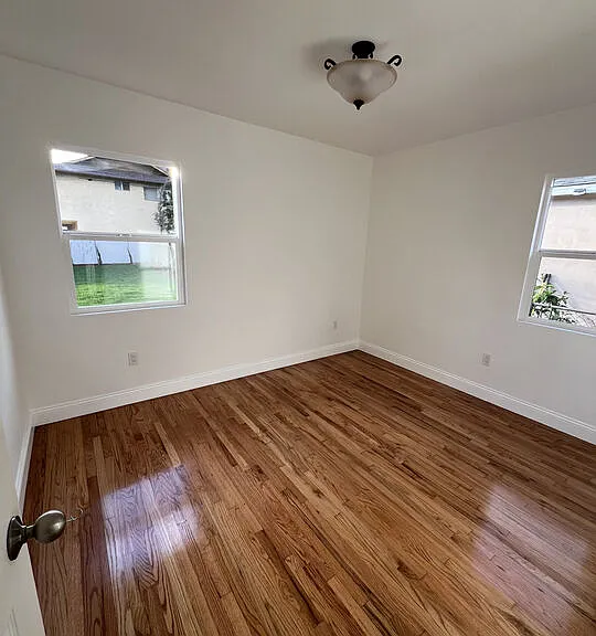 15605 S Berendo Ave — Photo 18
