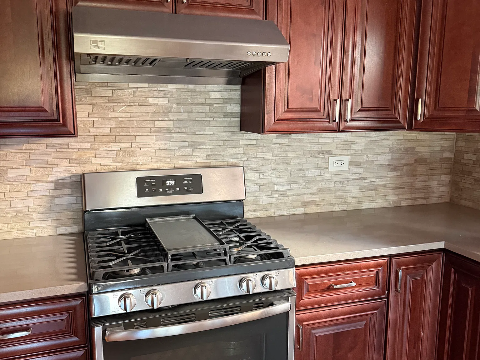 3 bed, 2000 sqft, $2,695 — Photo 1
