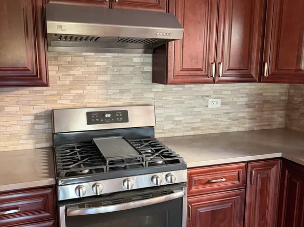 3835 W Albion Ave APT 1, Lincolnwood, IL 60712