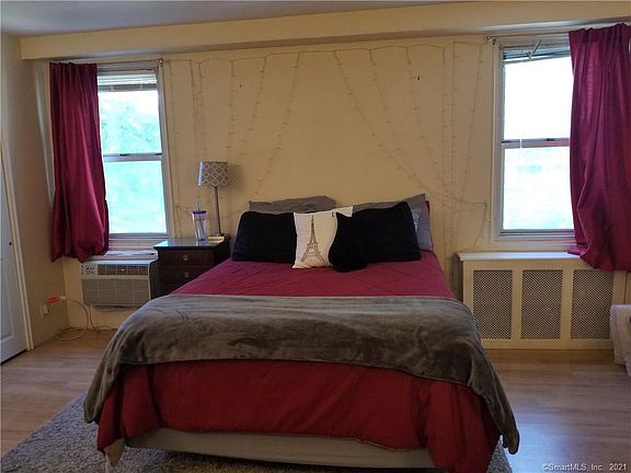 5th image of 71 Strawberry Hill Ave #520