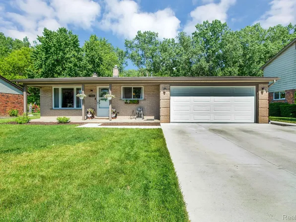 21465 Mayfair St, Woodhaven, MI 48183