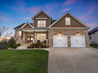 2040 Elmwood Dr, Versailles, KY 40383