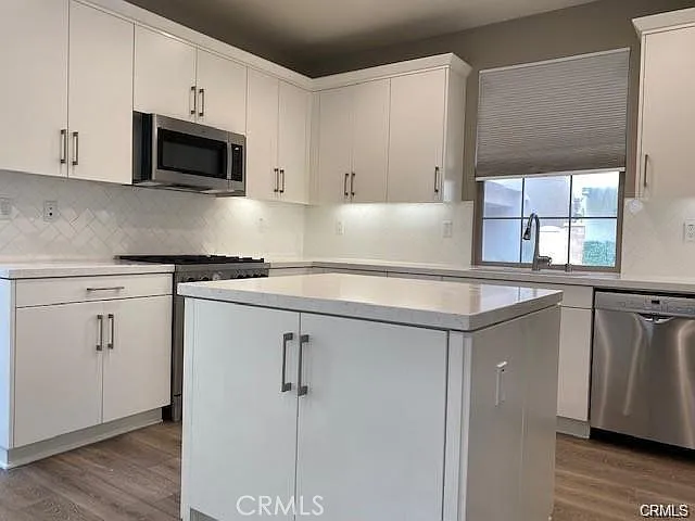 3 bed, 2.5 bath, 1570 sqft, $4,750 — Photo 4