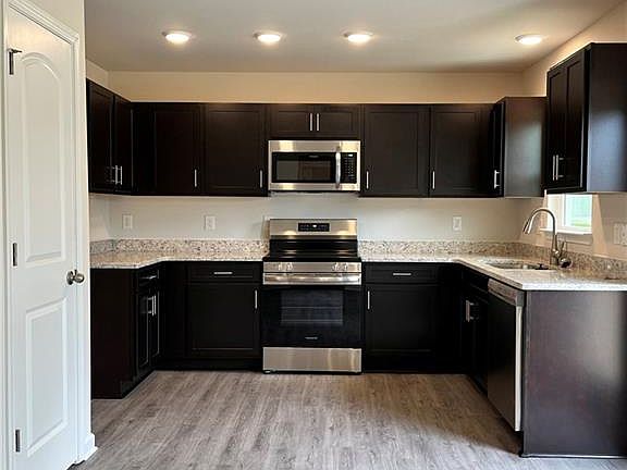 2nd image of 100 Longview St