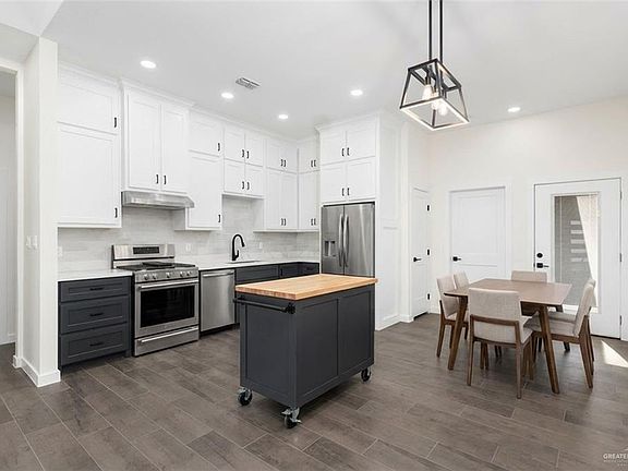 3rd image of 703 W 25th St