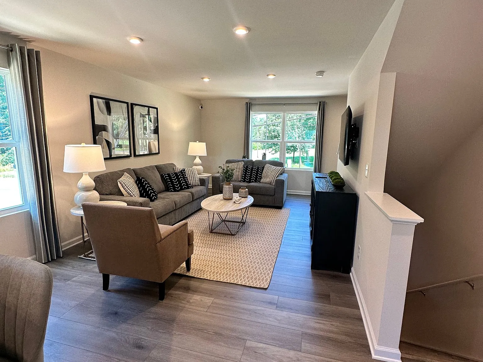 Be the First to Live Here! New 3BR/2.5BA Townhome, Modern finishes and Prime location — Photo 3