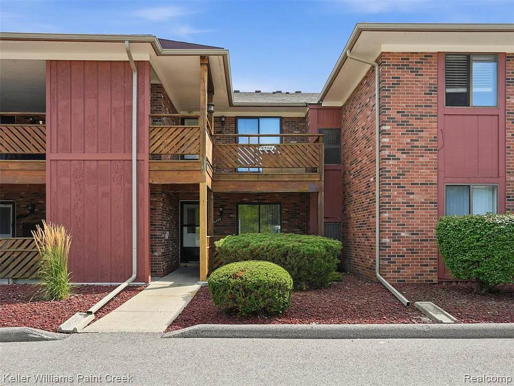 2 bed, 2.0 bath, 1000 sqft, $1,550 — Photo 2