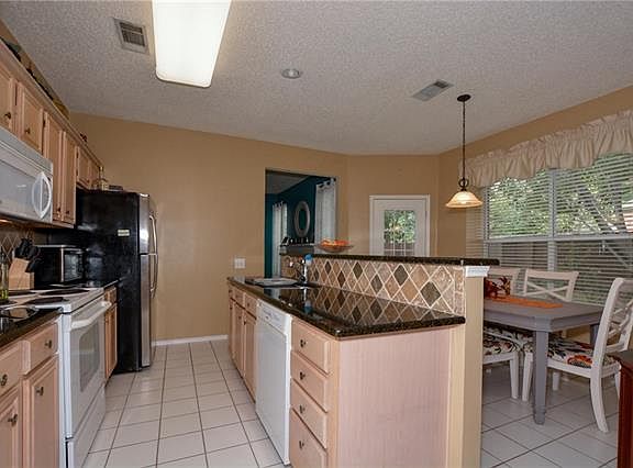 3rd image of 921 Waterford Way