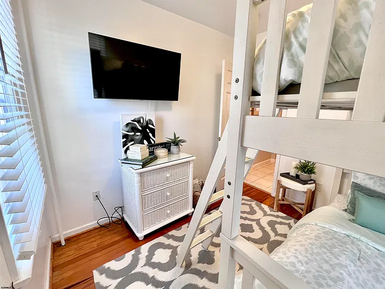 7407 Ventnor Ave — Photo 25