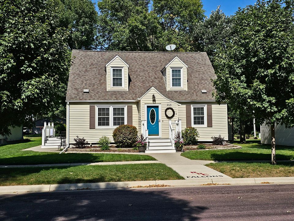 1st image of 203 3rd Ave E