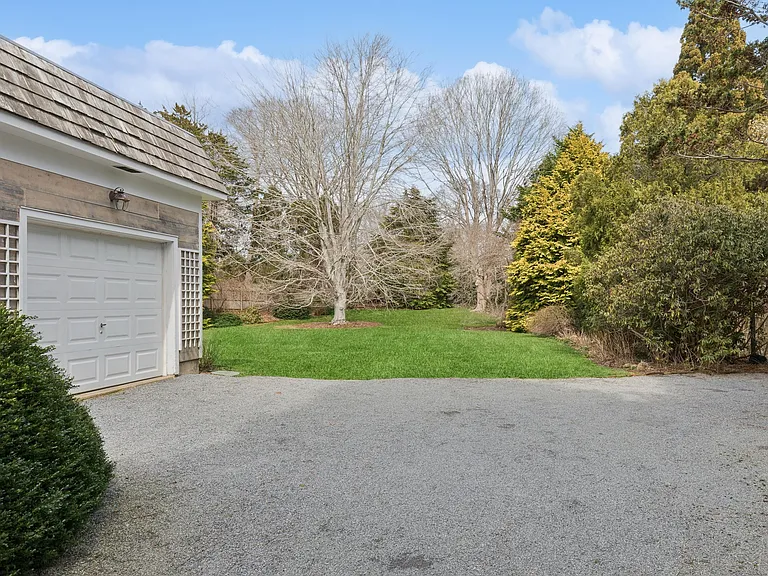 E Hollow Rd — Photo 32