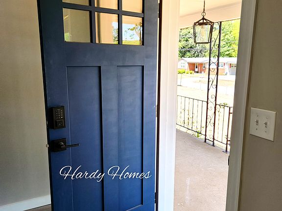 Keypad front door lock for easy access.