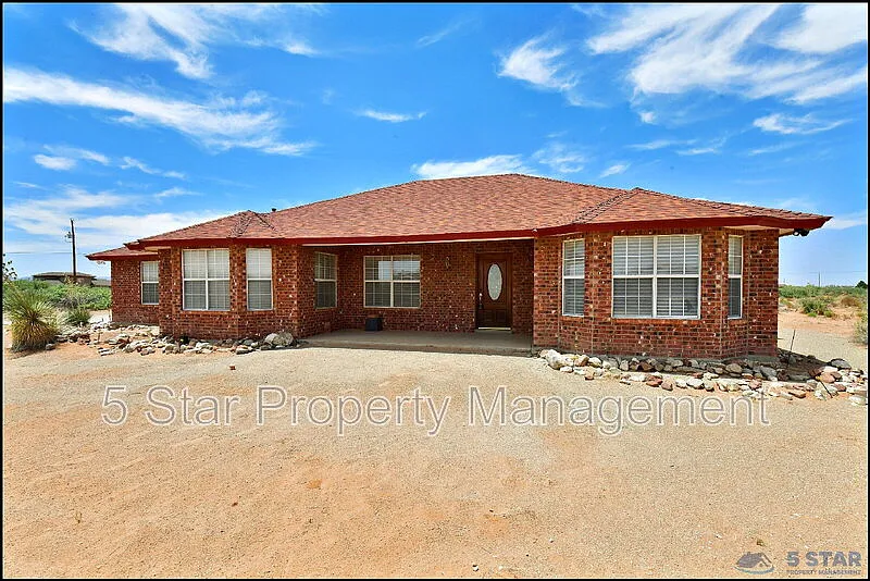 3 bed, 2.5 bath, 2193 sqft, $1,950 — Photo 3
