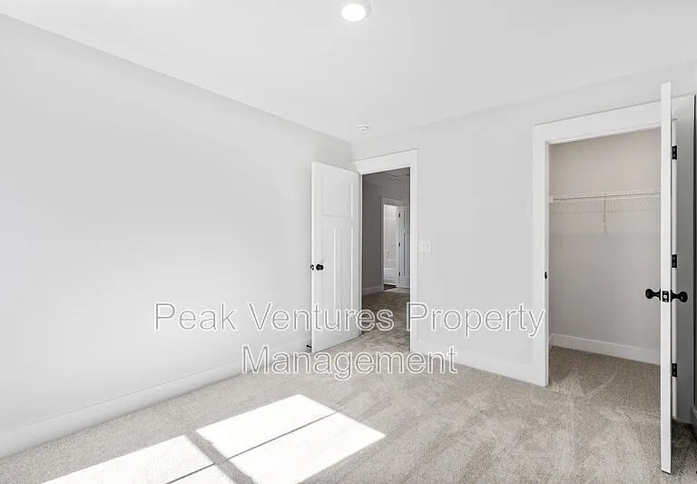 104 Norbert Ln — Photo 8