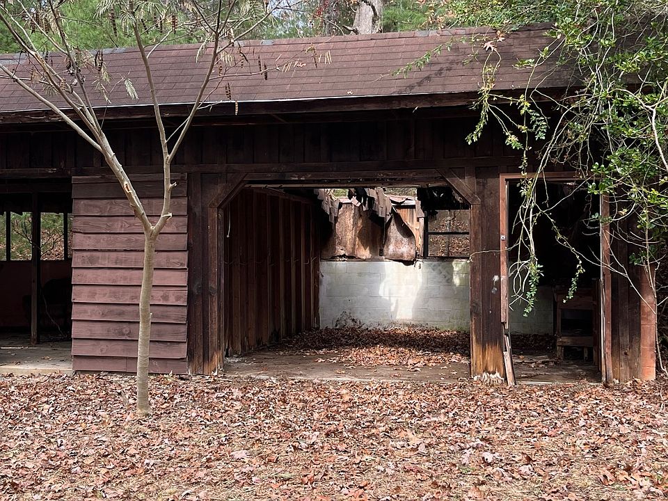 2nd image of 100 Oakwood Dr