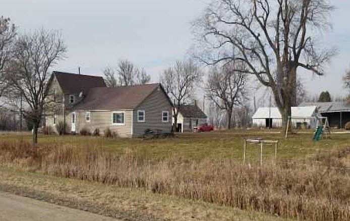 2nd image of 830 330th St