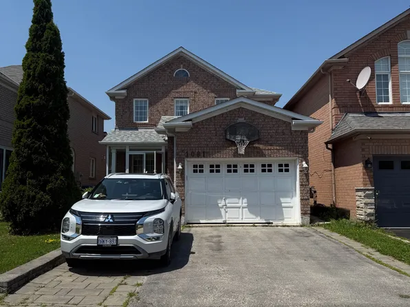 1081 Blueheron Blvd, Mississauga, ON L5V 2J7